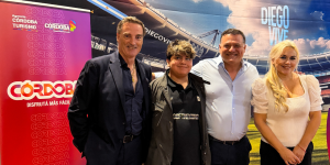 Capitani recibió a Dieguito Fernando y Verónica Ojeda en una jornada especial en la muestra “Diego Vive”